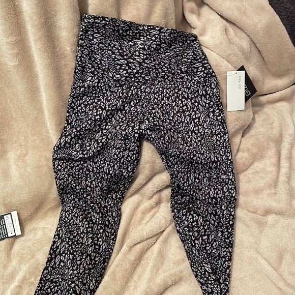 Onzie leggings! - Picture 3 of 4